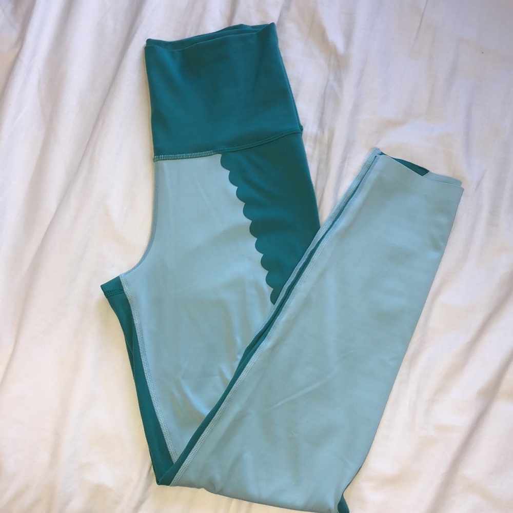 Two Toned Scalloped Aerie Leggings